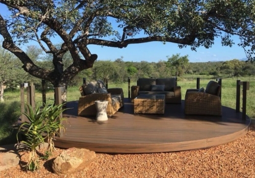 מהפכת הדק הסינטטי בישראל: למה TREX הפך לסטנדרט בבנייה הירוקה והיוקרתית?