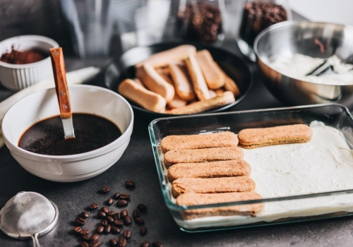 טירמיסו, אספרסו ומה שביניהם: עולם הקינוחים שמתעורר עם קפה